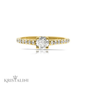 Classic four prongs Diamond Enagement Ring set with Diamonds on the sides